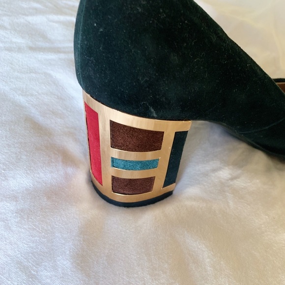 Classic black pumps (with gold heel detail) - Picture 2 of 5